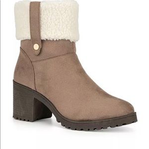 COPY - Olivia Miller Amy’s Sherpa Cuff Bootie size 9